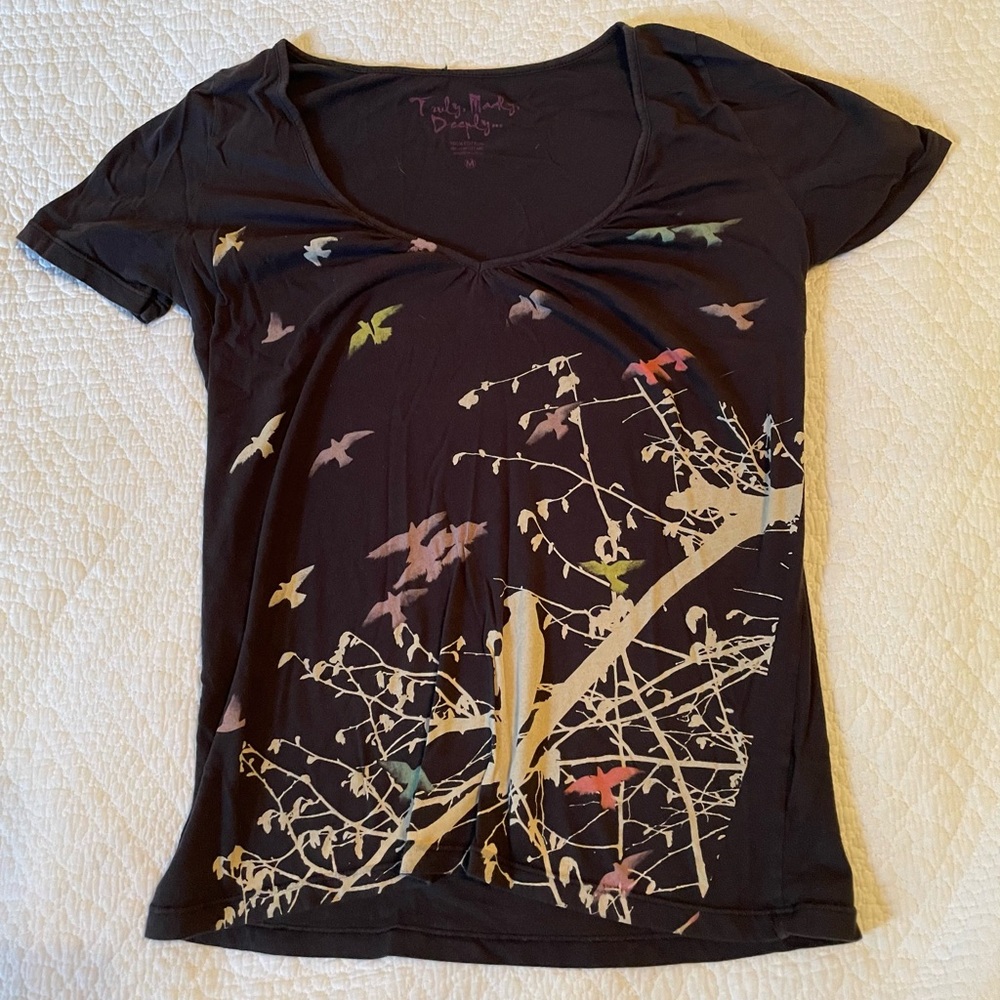 TRULY MADLY DEEPLY Womens
Tree Bird Graphic T-Shirt Black Size M EUC